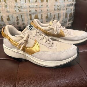Nike Women's waffle Debut- cream and Gold